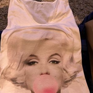 Xxl Marilyn Monroe v neck shirt